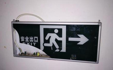 孩子被樓道消防應(yīng)急燈電傷，物管無(wú)責(zé)？